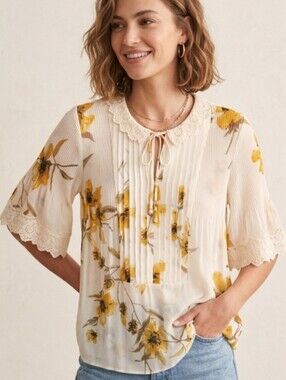 Aritzia Wilfred Matthieu Floral Lace Trim Blouse Short Sleeve Top Sz M Softgirl